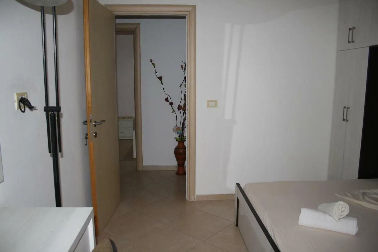 Center Apartment אלבניה