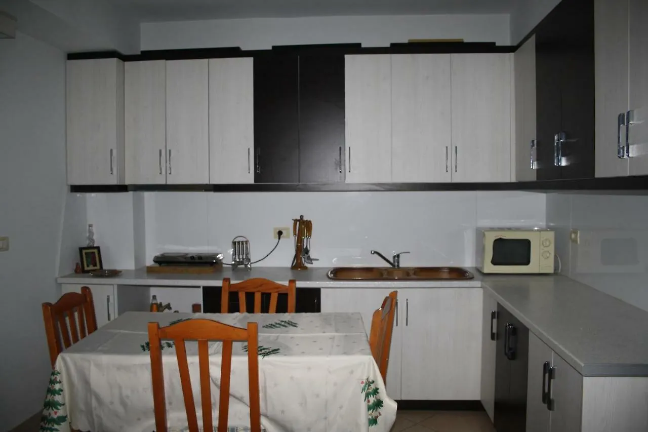בית נופש Center Apartment אלבניה